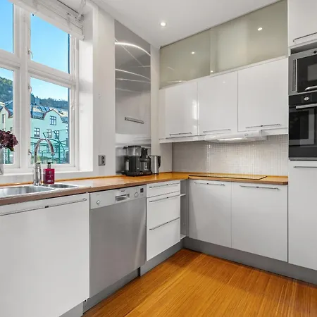 Sentral Og Stilfull *