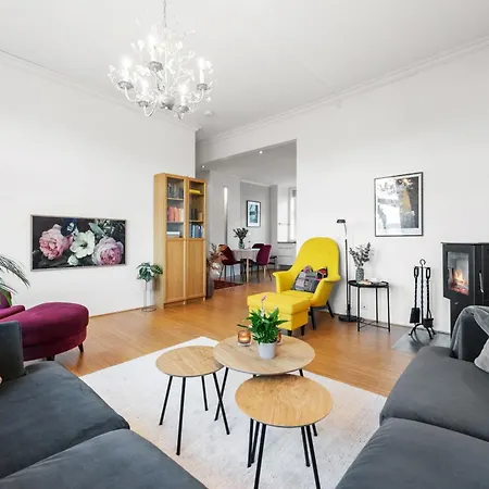 Sentral Og Stilfull Leilighet *